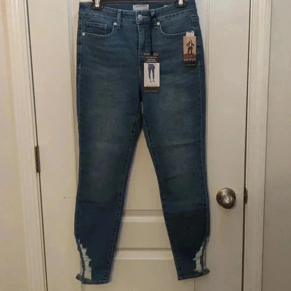 Sofia Vergara High-rise skinny ankle jeans - Picture 3 of 8